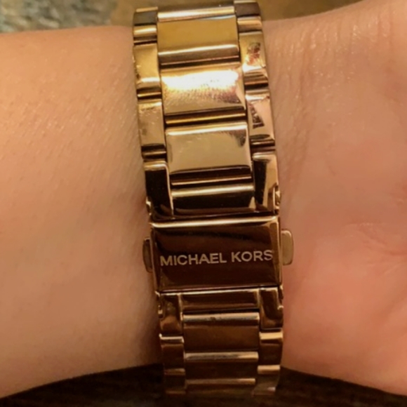 Women's Michael kors watch - Picture 2 of 3